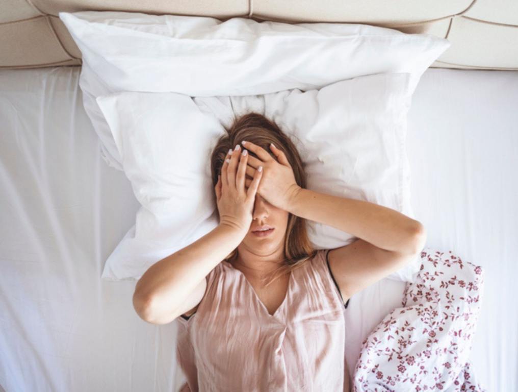 esperate girl suffering insomnia trying to sleep (Summer Sleep Hacks: Beat the Heat and Rest Easy)