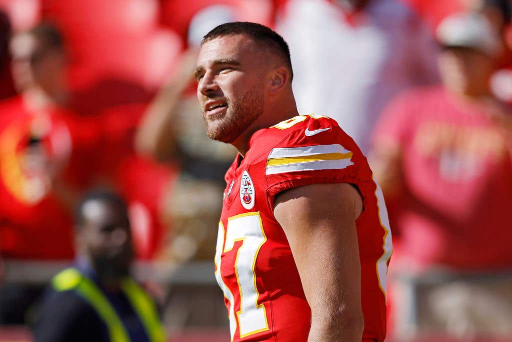 Travis Kelce #87 of the Kansas City Chiefs warms up before the game against the Los Angeles Chargers