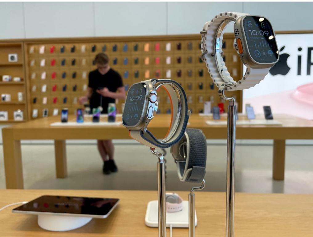 The Apple Watch is displayed at an Apple Store on November 02, 2023 in Corte Madera, California. Apple will report fourth quarter earnings today after the closing bell. (Photo by Justin Sullivan/Getty Images)