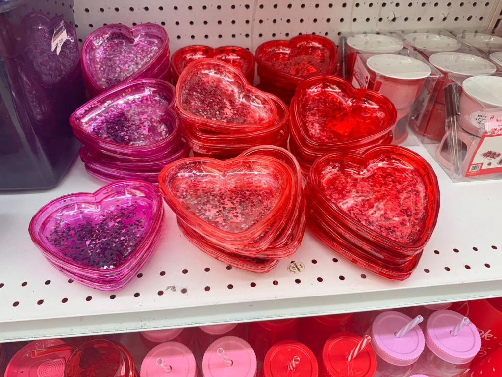 Heart-shaped bowls in pink, light red and dark red.