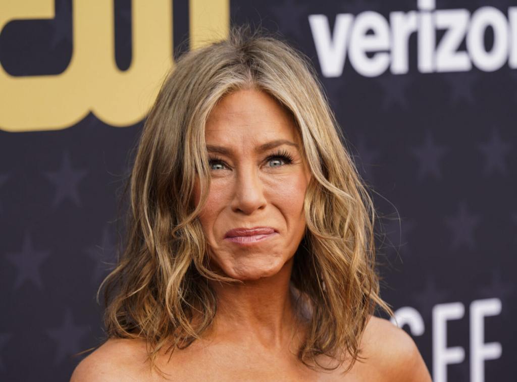 Jennifer Aniston attends the 2024 Critics Choice Awards