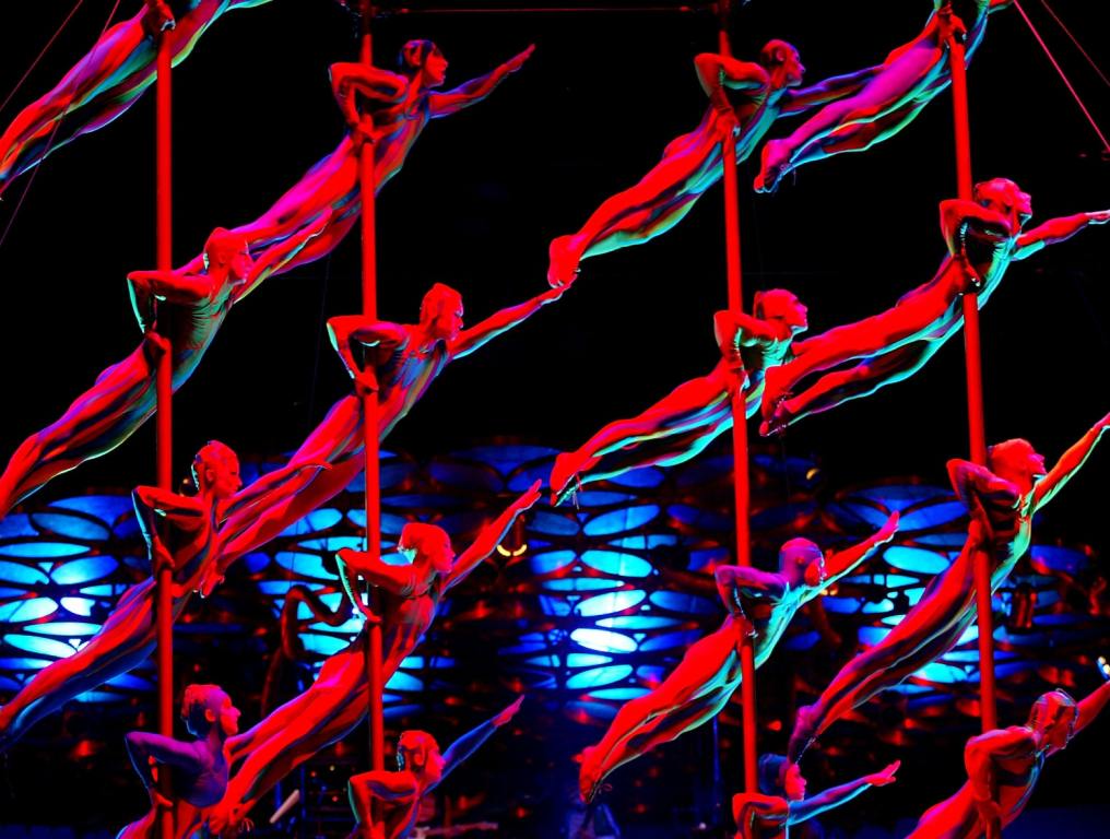 cirque du soleil hawaii acrobats performing