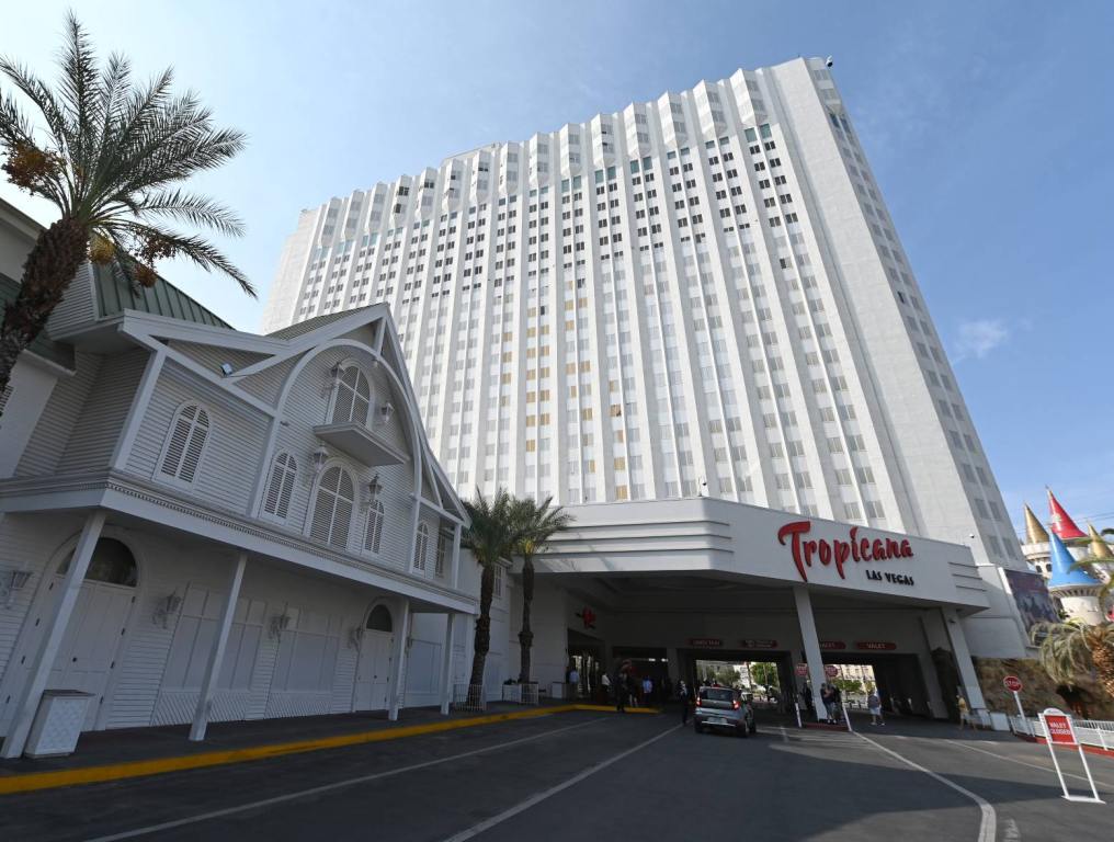 soon to destroy tropicana las vegas exterior