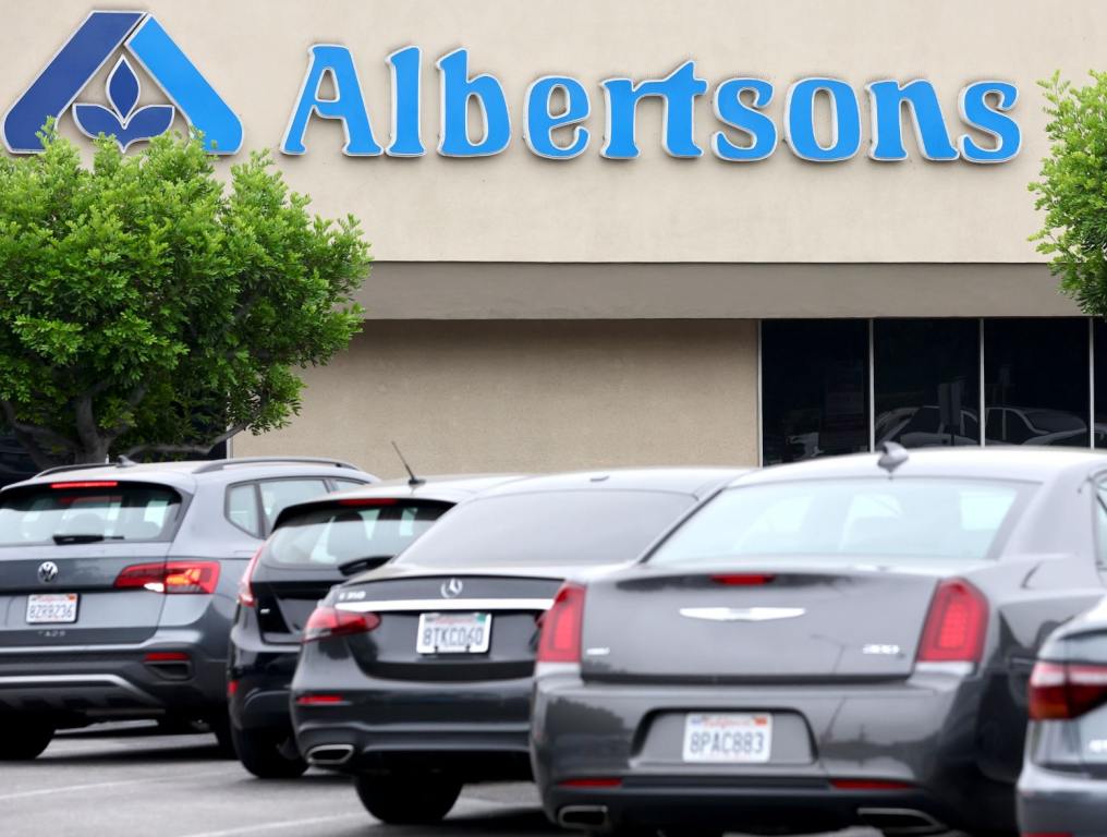 Albertson's front area with the sign. Recently, there has been updates to the Albertsons Smith's Merger