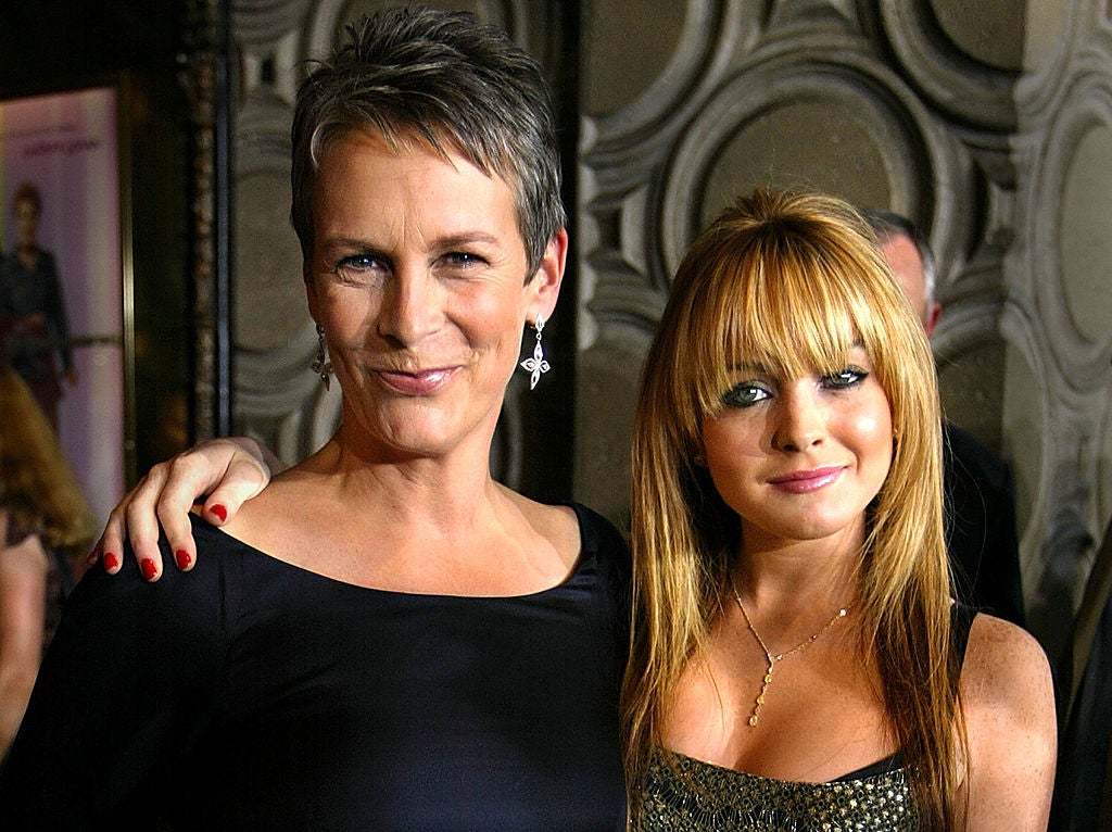 Actress Jamie Lee Curtis (L) and actress Lindsay Lohan (R), stars of the Disney film "Freaky Friday," pose before the premiere of the movie at the El Capitan theater August 4, 2003 in Hollywood, California.