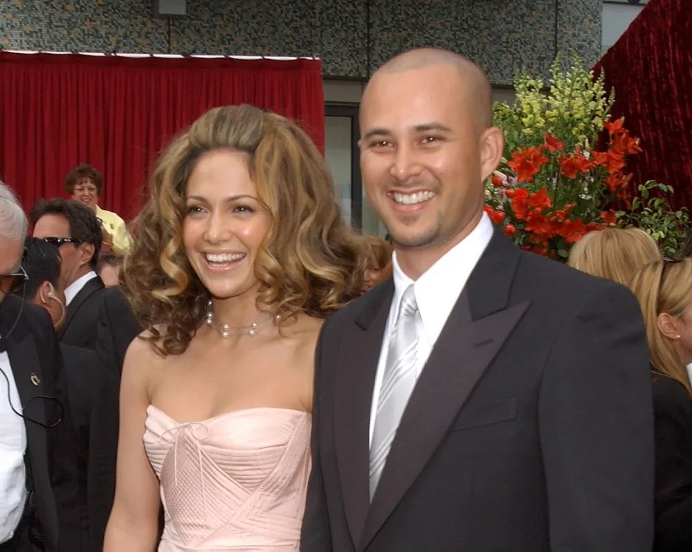 Jennifer Lopez and her husband Cris Judd arrive at the 74th Annual Academy Awards March 24, 2002 at The Kodak Theater in Hollywood, CA.